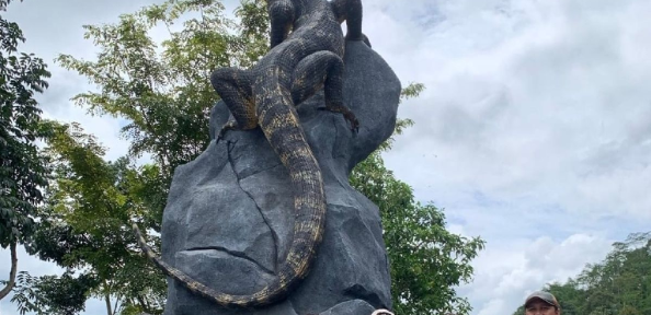 Seniman Gila! Patung Biawak di Wonosobo Ini Bikin Merinding